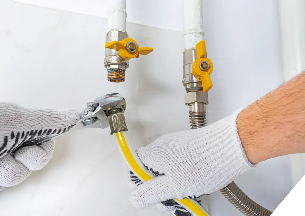 Technician securing residential gas line connection – Reliable Home Comfort gas Line repair & installation in Los Angeles.